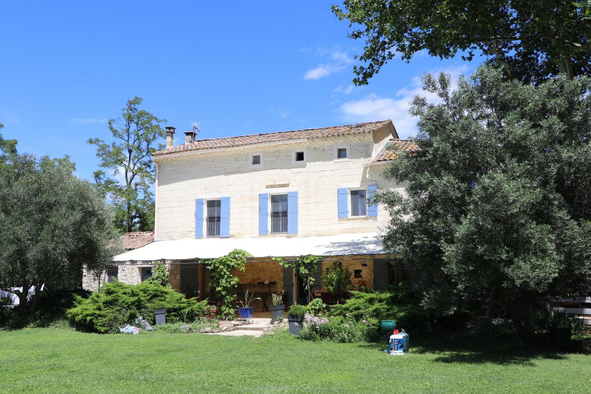 Le Mas Des Cerisiers Jacuzzi Et Sauna Inclus Pour Tous Les Logements Avignon Exterior photo