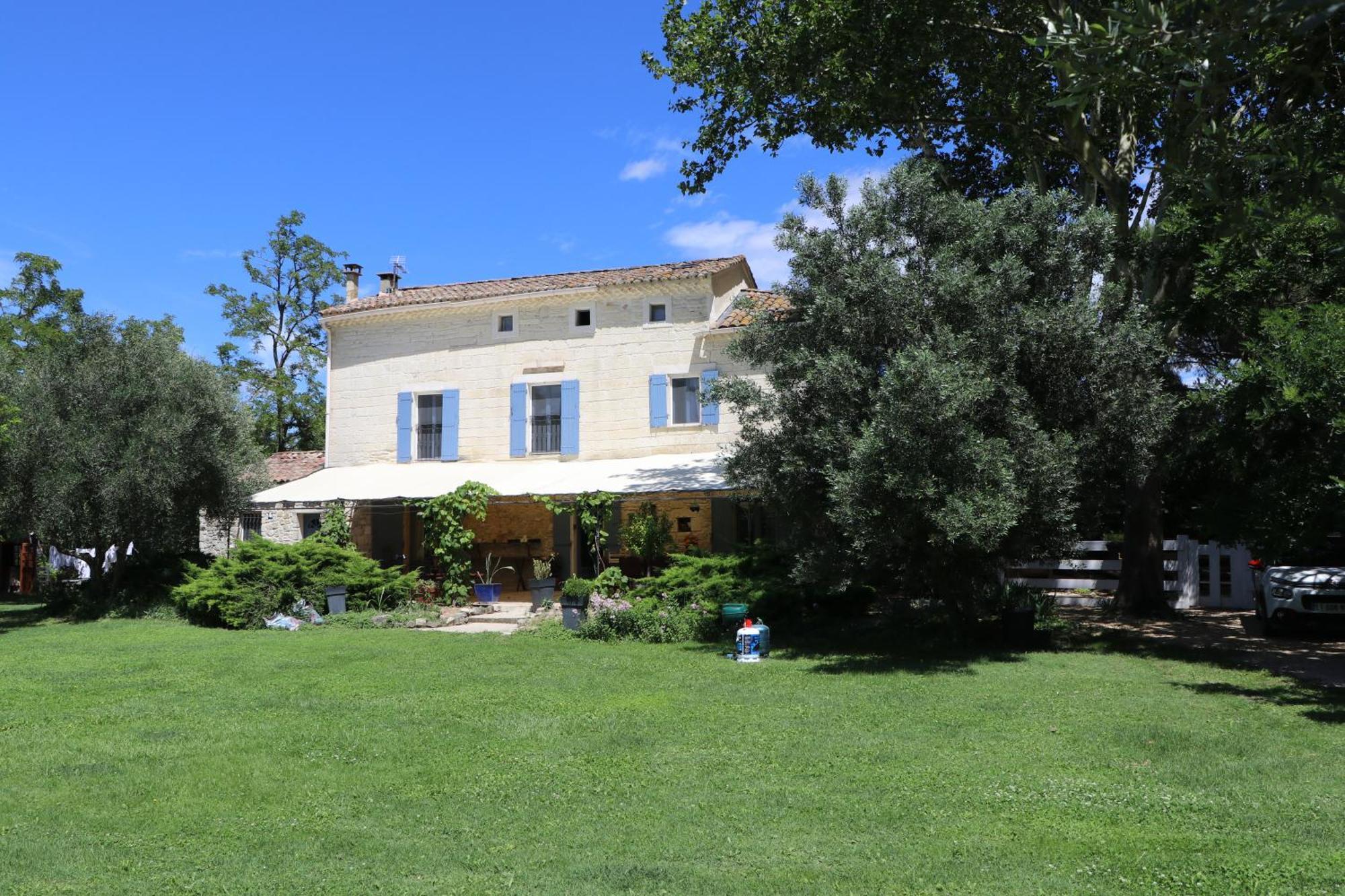 Le Mas Des Cerisiers Jacuzzi Et Sauna Inclus Pour Tous Les Logements Avignon Exterior photo