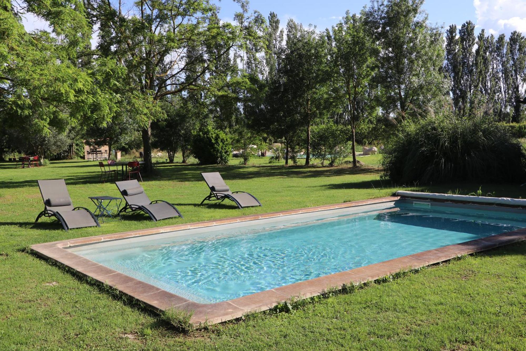 Le Mas Des Cerisiers Jacuzzi Et Sauna Inclus Pour Tous Les Logements Avignon Exterior photo