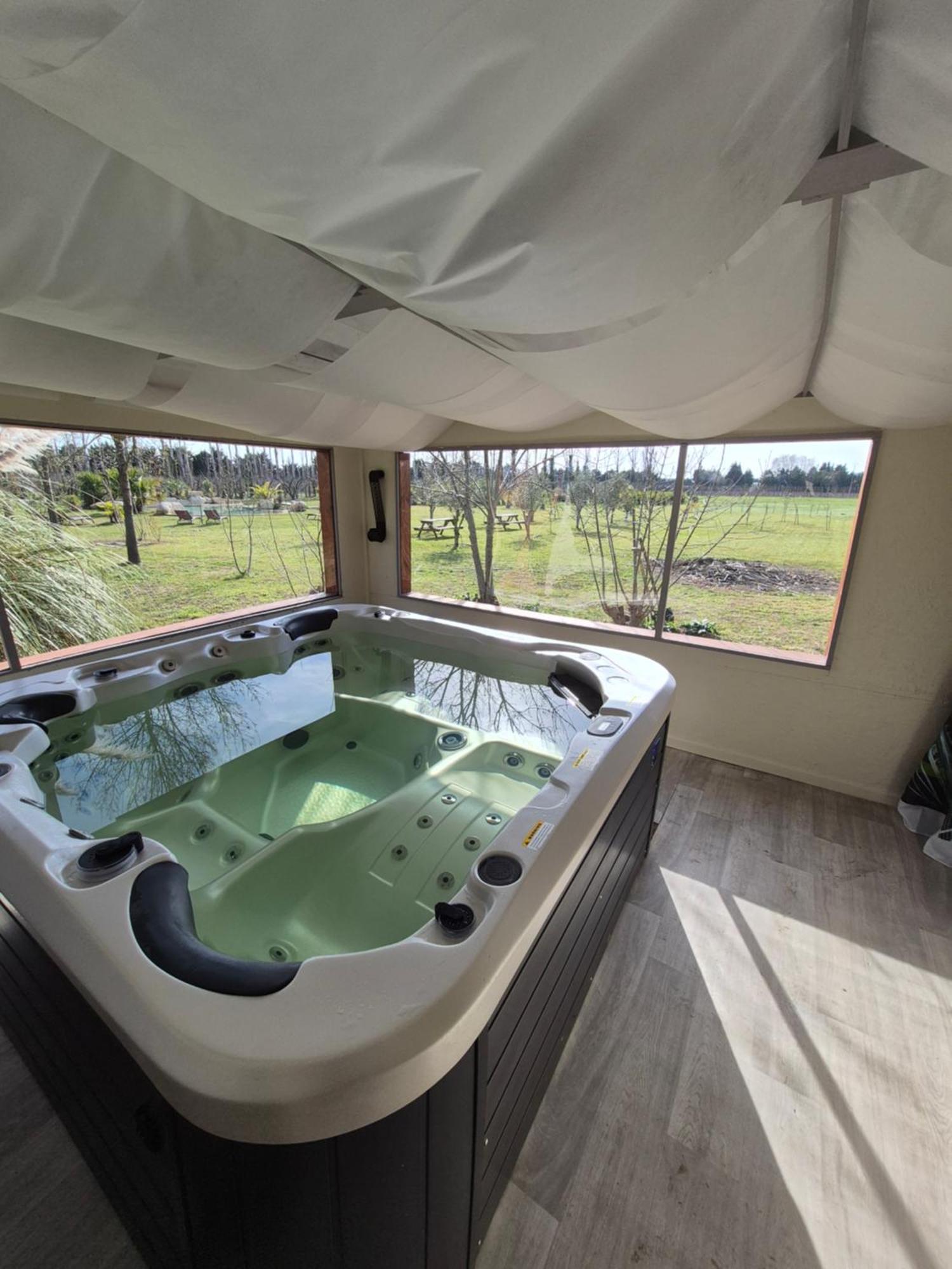 Le Mas Des Cerisiers Jacuzzi Et Sauna Inclus Pour Tous Les Logements Avignon Exterior photo