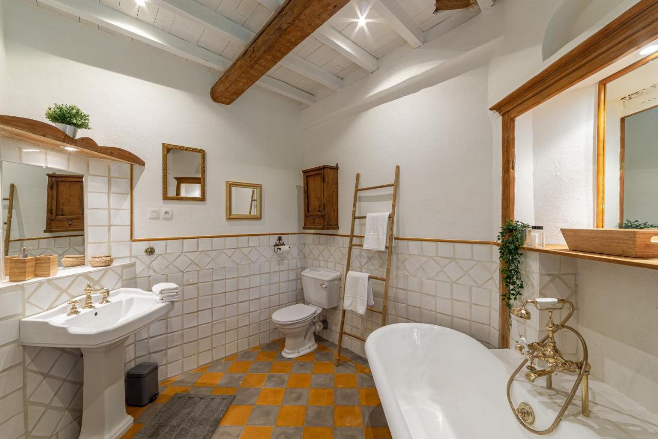 Le Mas Des Cerisiers Jacuzzi Et Sauna Inclus Pour Tous Les Logements Avignon Exterior photo